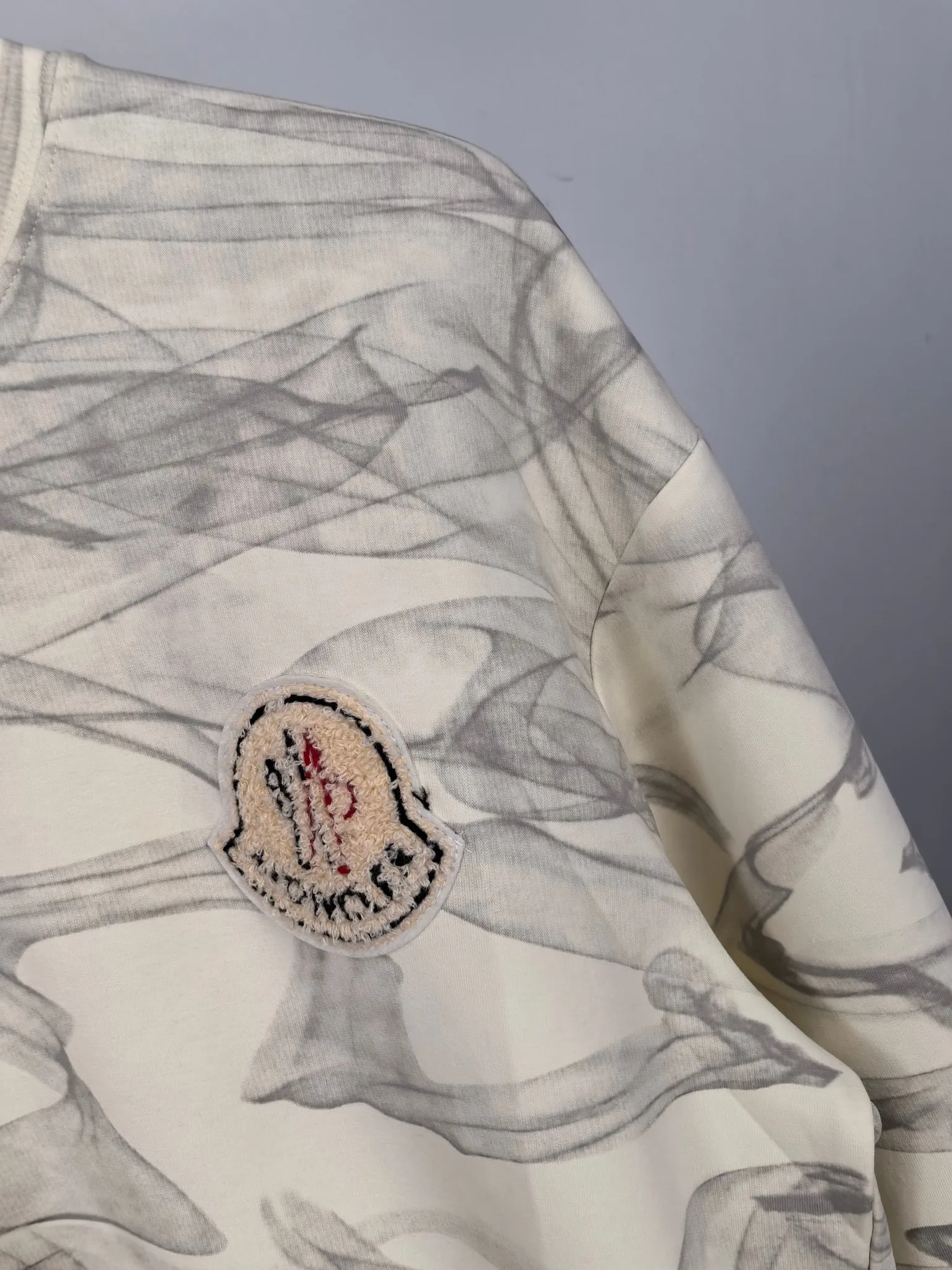 MONCLER 2025 New Arrival ！ T 。Oversize ， ， ， T 。 LOGO， ， ， ， ！ ， ！ 400 ， ， Classic ， ！M-3XL
